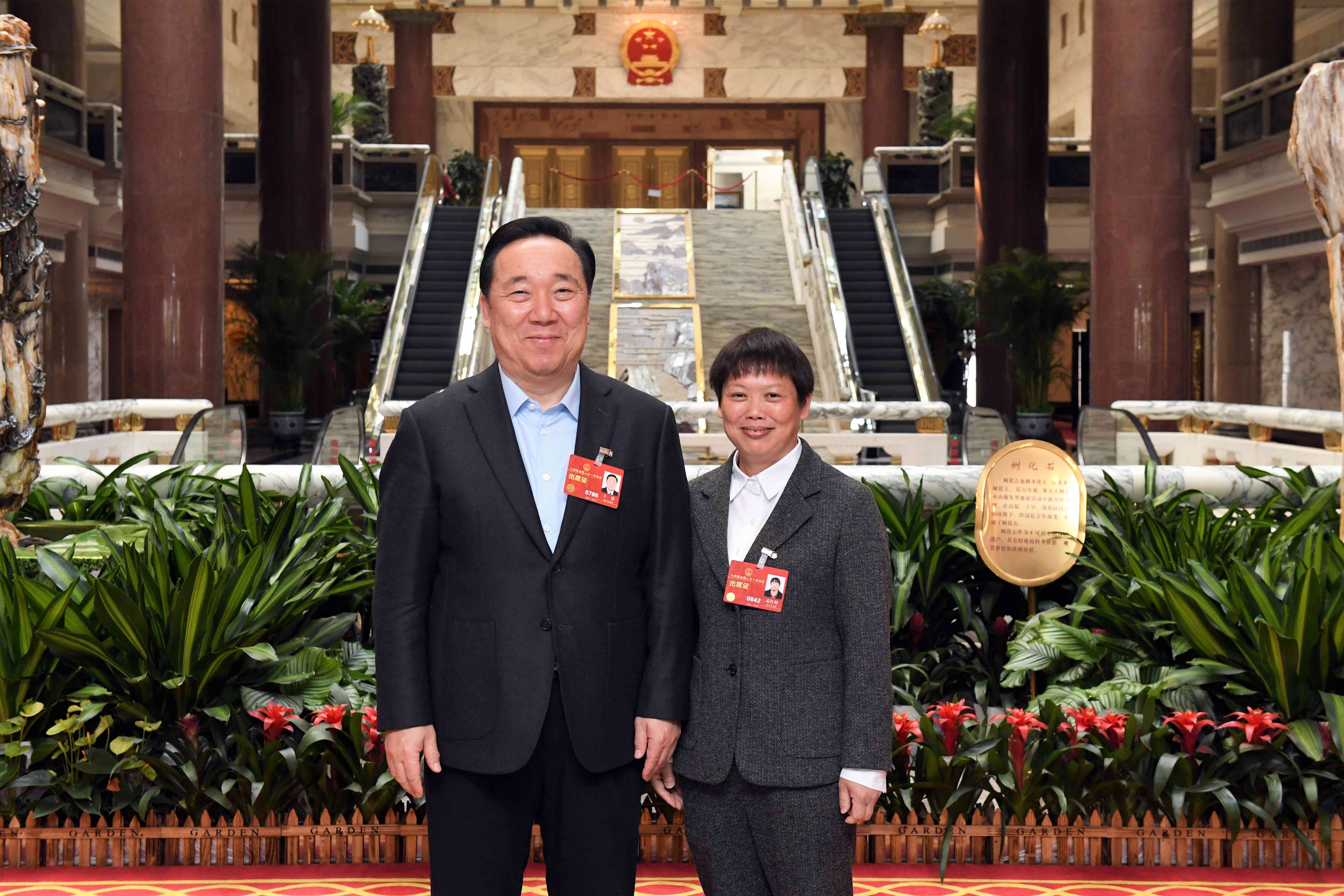 53、2023年1月15日，浙江省第十四屆人民代表大會第一次會議舉行第三次全體會議，我司紹興工廠車間主任孟紅娟當選全國人大代表。.jpg